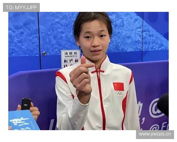 全红婵偷偷吃炸鸡被教练抓包，下一秒直接跳水池里游三圈？