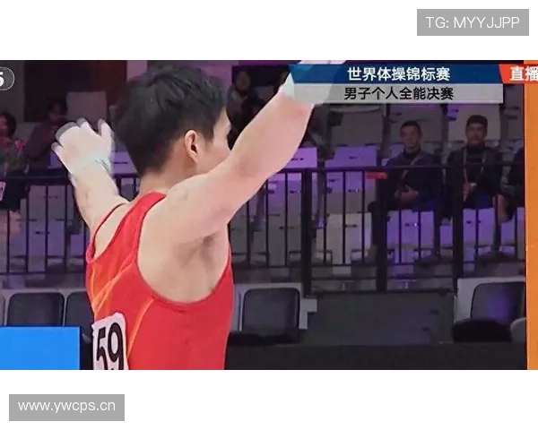 张博恒训练完汗流浃背，出门拎的包看着能付掉我半年网购账单，扎心